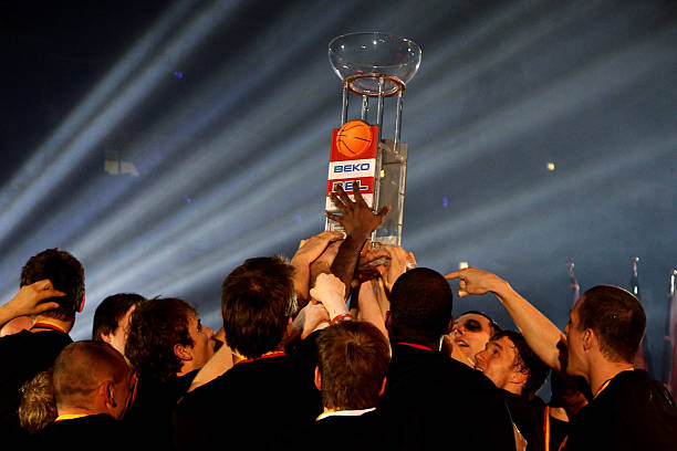 社会信任往 社会信任往